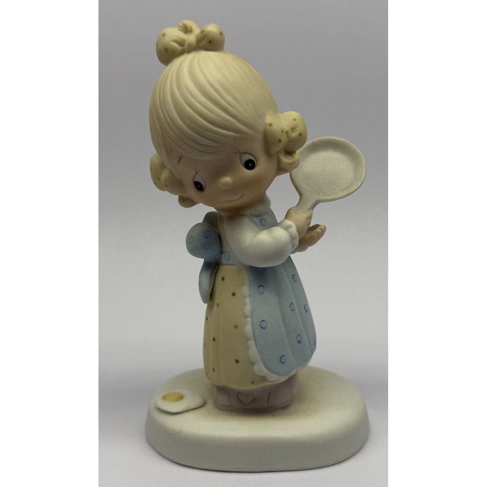 Precious Moments Figurine- Girl and Frying Pan "Eggs Over Easy" 1979 New‎